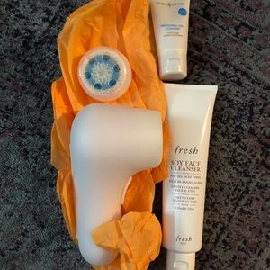 Clarisonic Makeup - NIB Clarisonic Mia 2 two-speed cleansing system Clarisonic Makeup - NIB Clarisonic Mia 2 two-speed cleansing system